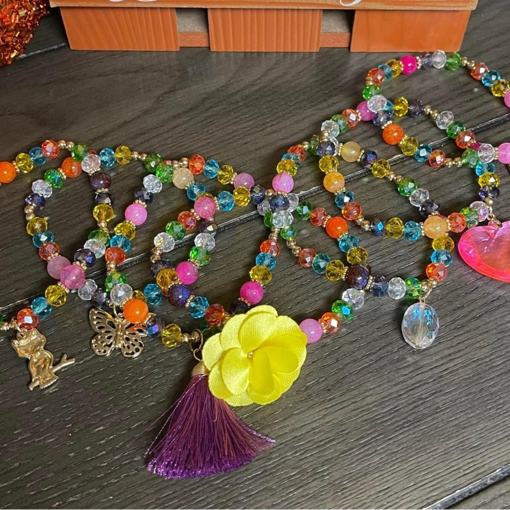 Crystal Artisan Semanario Bracelets, 7-piece Bracelets, with beautiful charms.